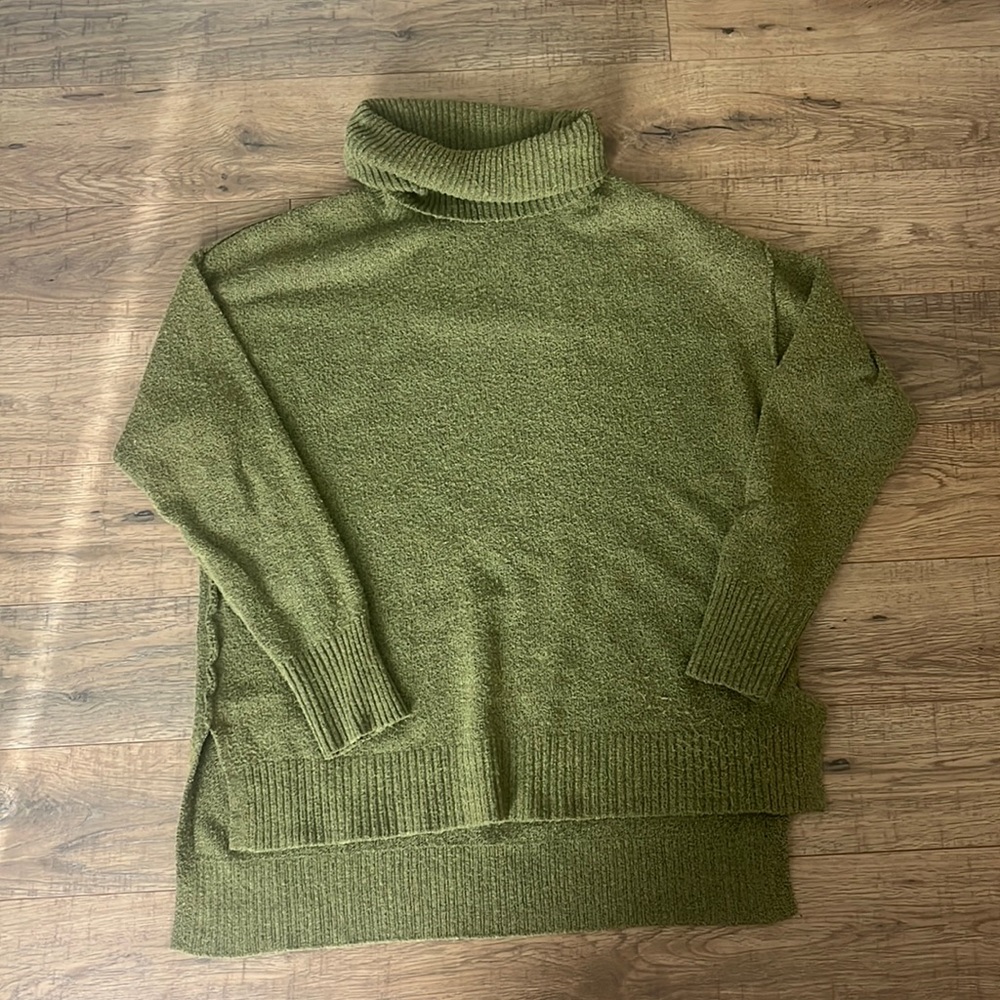 Becca Tilley x bar III XS Green Turtle neck